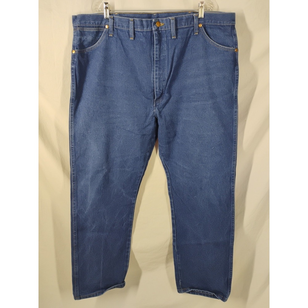 Wrangler Mens 46x32 (44x31) Medium Wash Denim Blue Jeans 13MWZ